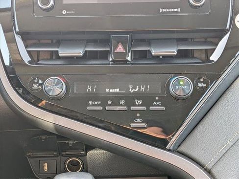 Used 2024 Toyota Camry SE image 11