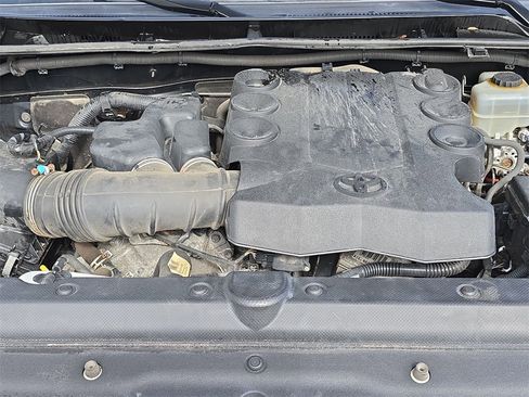 Used 2015 Toyota 4Runner Limited image 31