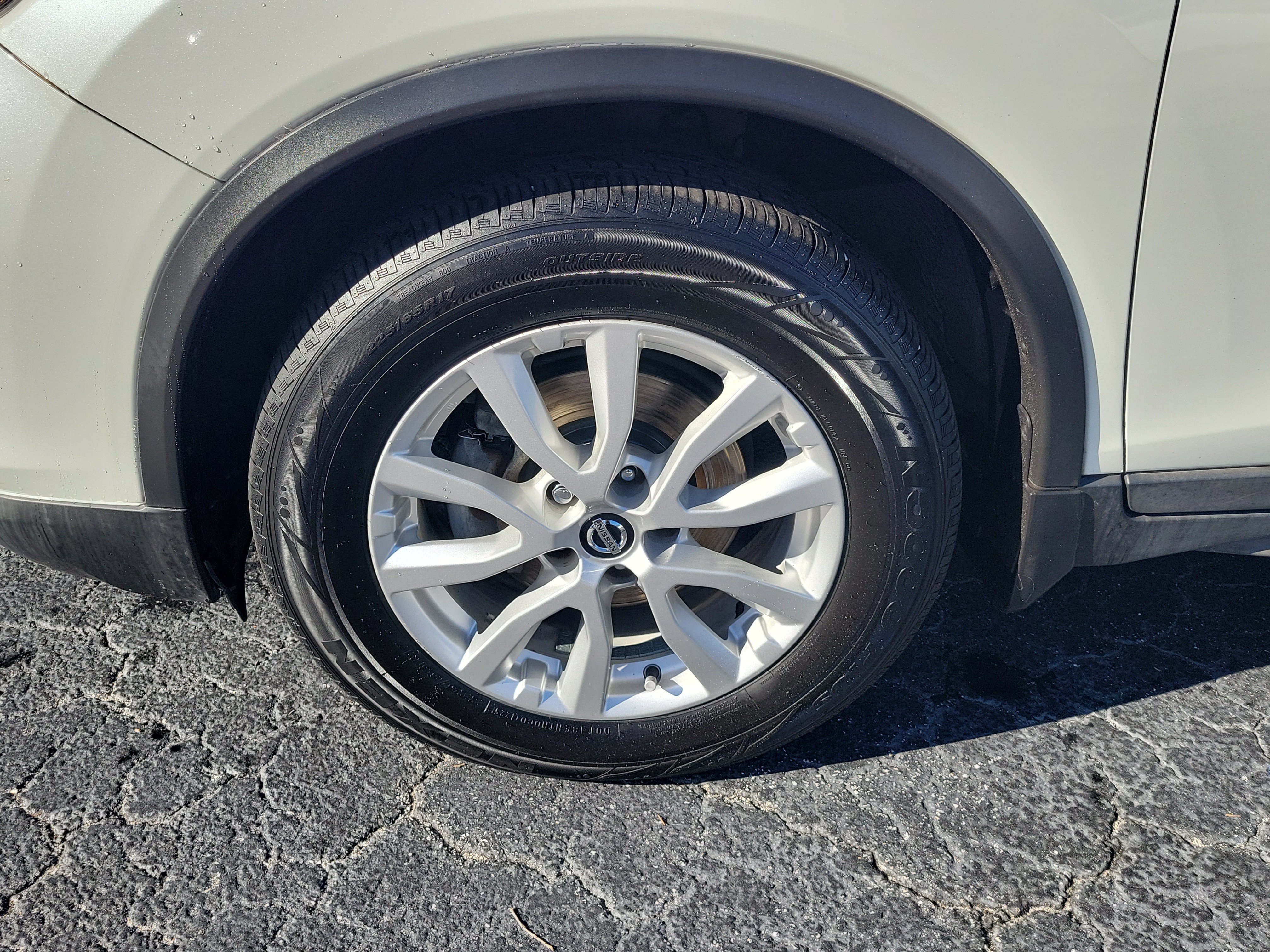Used 2019 Nissan Rogue SV FWD image 4