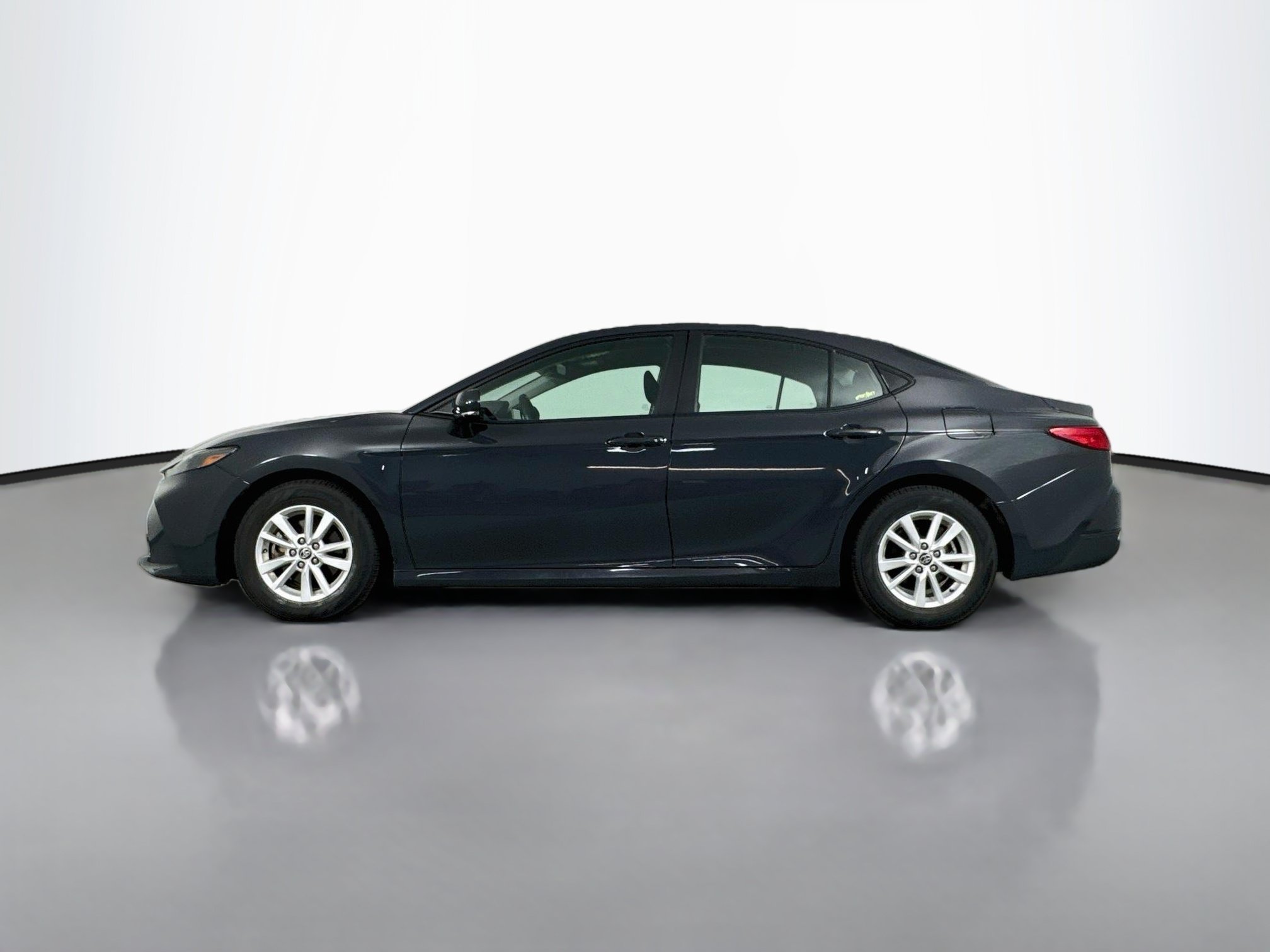 Used 2025 Toyota Camry LE FWD image 4