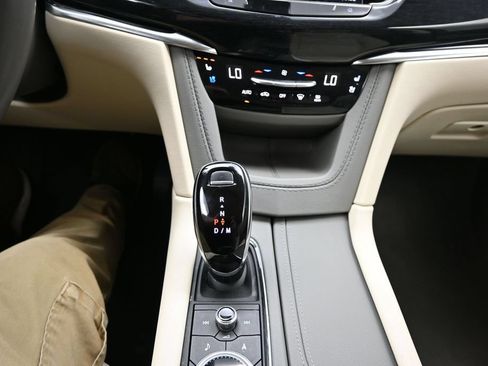 Certified 2024 Cadillac XT6 Premium Luxury w/ LPO, Floor Liner Package AWD/4WD image 17