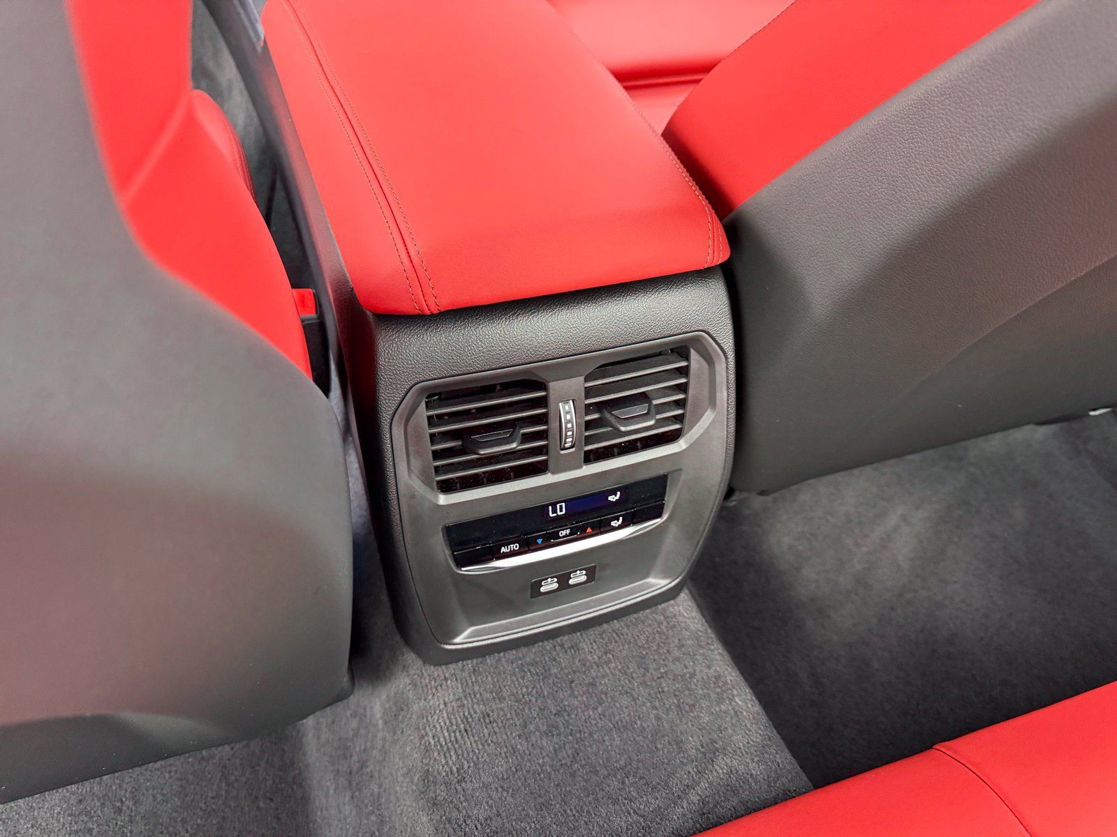 Used 2026 BMW M3 Competition AWD/4WD image 32