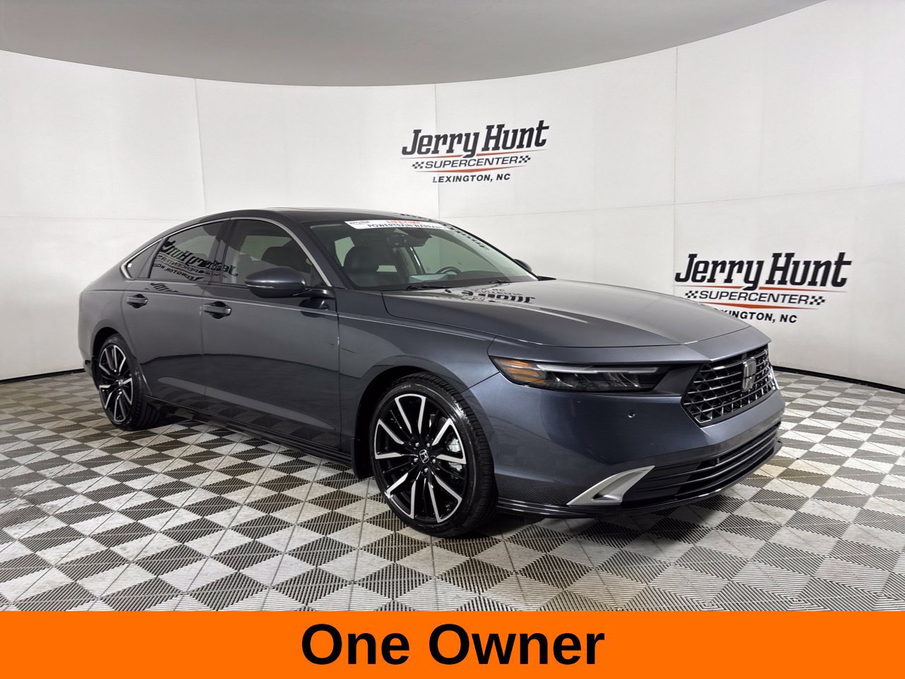 Used 2024 Honda Accord Touring image 4