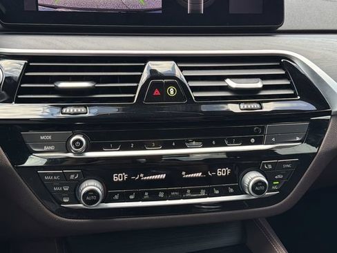 Used 2022 BMW 540i xDrive w/ M Sport Package AWD/4WD image 17