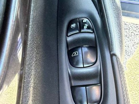 Used 2019 Nissan Rogue SV AWD/4WD image 18