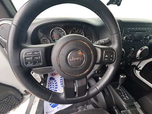 Used 2018 Jeep Wrangler Unlimited Sahara w/ Connectivity Group image 12