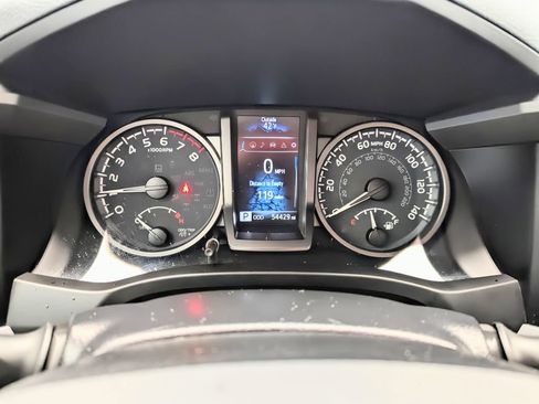 Used 2022 Toyota Tacoma TRD Sport AWD/4WD image 26