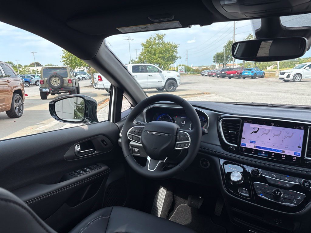 New 2027 Chrysler Pacifica Select FWD image 24