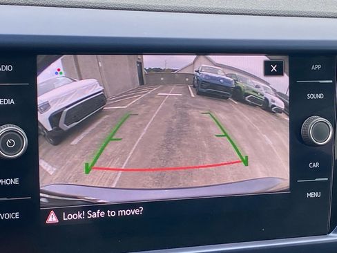 Used 2022 Volkswagen Taos SE w/ Panoramic Sunroof Package image 17