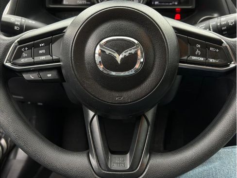 Used 2017 MAZDA MAZDA3 Sport image 11