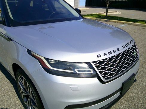 Used 2019 Land Rover Range Rover Velar S AWD/4WD image 17
