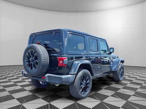 Used 2024 Jeep Wrangler Unlimited Sahara AWD/4WD image 28