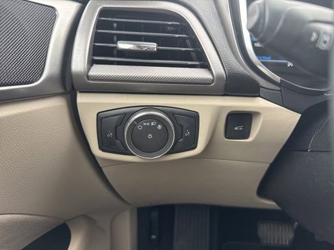 Used 2020 Ford Fusion SE image 17