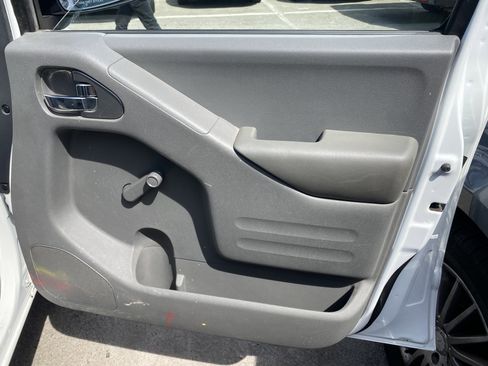 Used 2019 Nissan Frontier S image 16