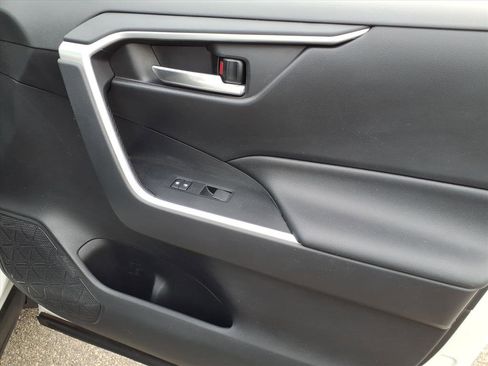Used 2019 Toyota RAV4 XLE image 7