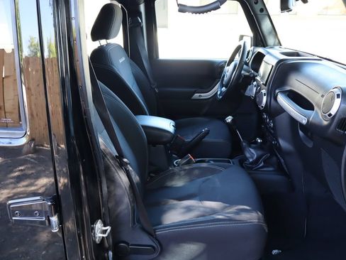 Used 2017 Jeep Wrangler Unlimited Sahara w/ Trailer Tow Group AWD/4WD image 22