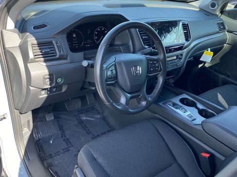 Used 2025 Honda Ridgeline Sport image 16