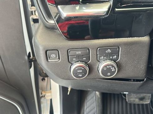 Used 2025 GMC Sierra 1500 SLE image 14