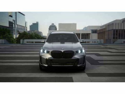 Used 2026 BMW X5 xDrive40i w/ M Sport Package AWD/4WD image 3