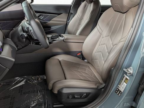 Used 2025 BMW 530i xDrive w/ Premium Package image 17