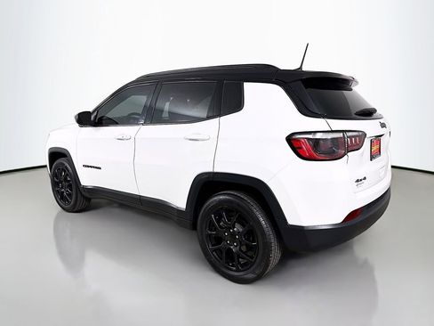Used 2024 Jeep Compass Latitude w/ Convenience Group AWD/4WD image 6