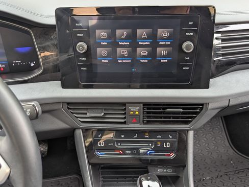 Used 2025 Volkswagen Jetta SE w/ Sunroof Package image 26