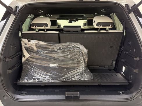 Used 2025 Toyota Sequoia Capstone AWD/4WD image 41