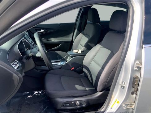 Used 2017 Chevrolet Malibu LT FWD image 8