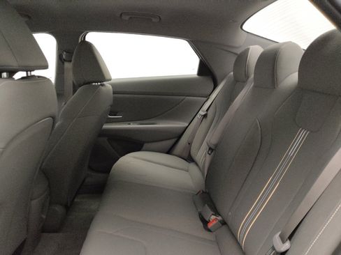 Used 2025 Hyundai Elantra Sport image 18