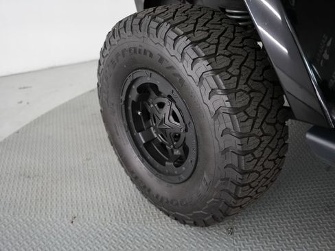 Used 2017 Jeep Wrangler Sahara AWD/4WD image 41