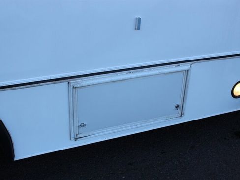 Used 2015 Ford E-350 and Econoline 350 Super Duty image 18