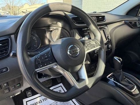Used 2020 Nissan Rogue Sport S image 15
