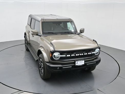 Used 2025 Ford Bronco Outer Banks image 55