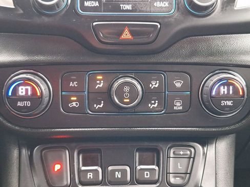 Used 2018 GMC Terrain SLT w/ Preferred Package image 16