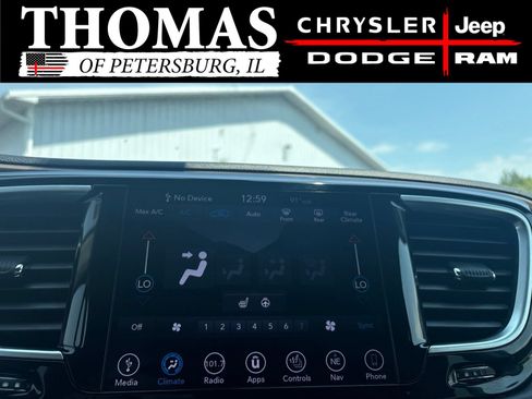 Used 2018 Chrysler Pacifica Touring-L Plus w/ Tire & Wheel Group FWD image 14