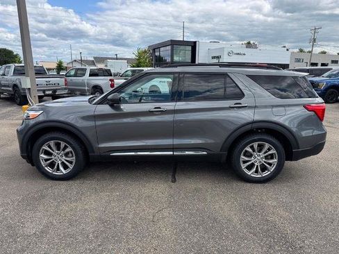 Certified 2023 Ford Explorer XLT w/ Equipment Group 202A AWD/4WD image 3