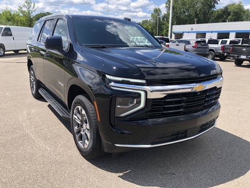 Used 2025 Chevrolet Tahoe LS AWD/4WD image 9