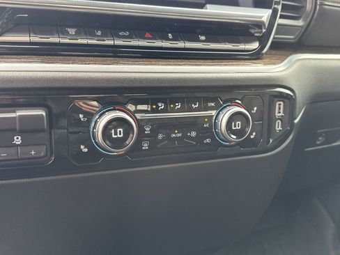 Used 2025 GMC Sierra 3500 SLE w/ SLE Value Package image 27