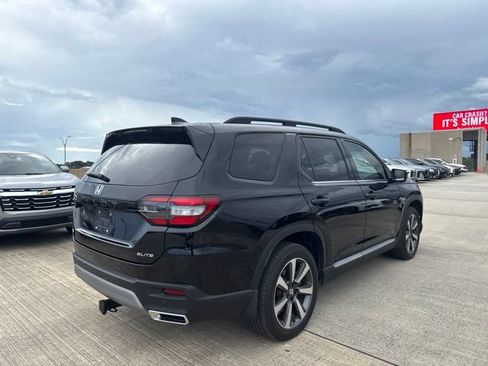 Used 2023 Honda Pilot Elite image 3