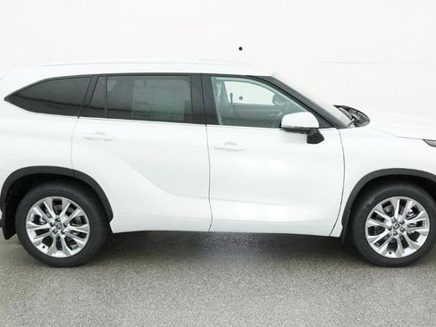 New 2026 Toyota Highlander Limited AWD/4WD image 8