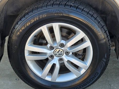 Used 2013 Volkswagen Tiguan S image 28