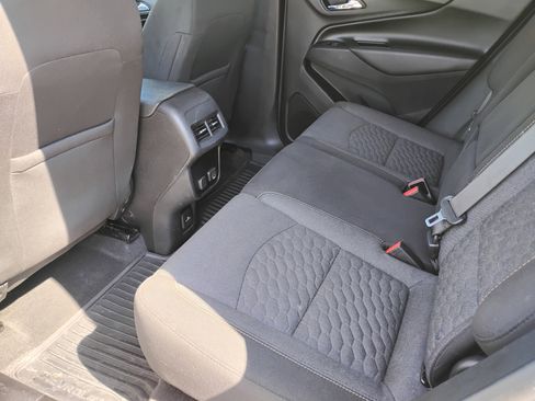 Used 2018 Chevrolet Equinox LT image 16