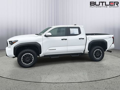 Used 2024 Toyota Tacoma TRD Off-Road AWD/4WD image 3