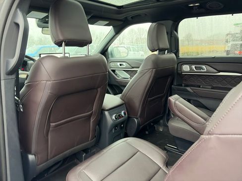 Used 2025 Ford Explorer Platinum w/ LUX Leather Package AWD/4WD image 31