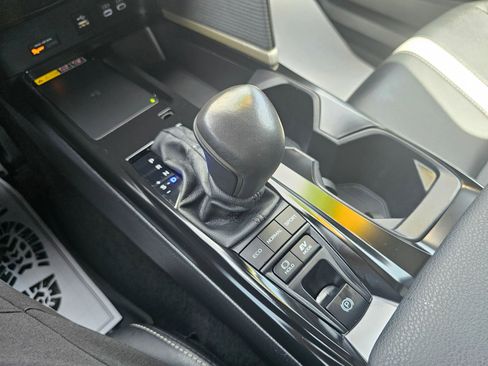 Used 2025 Toyota Camry SE w/ Convenience Package FWD image 27