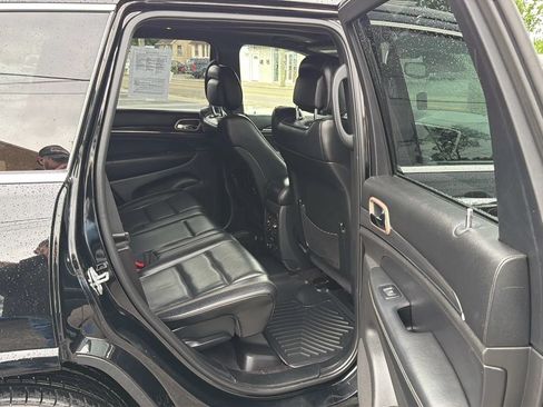 Used 2017 Jeep Grand Cherokee Overland w/ Jeep Active Safety Group AWD/4WD image 25