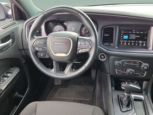 Used 2018 Dodge Charger SXT w/ Blacktop Package RWD image 11