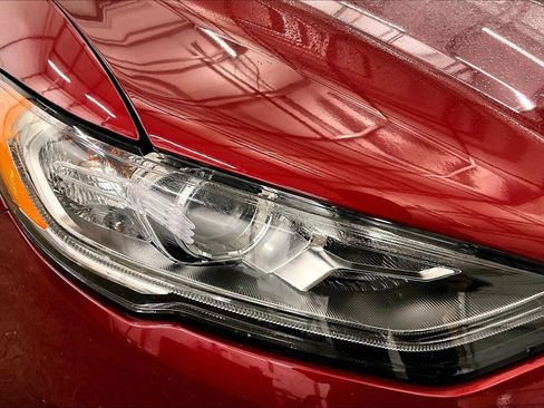 Used 2017 Ford Fusion SE w/ Equipment Group 201A image 27