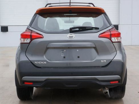 Used 2019 Nissan Kicks SR w/ SR Premium Package FWD image 12