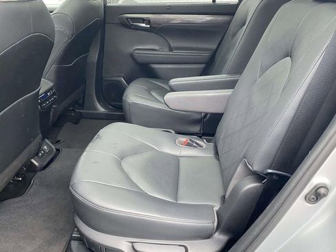 Used 2020 Toyota Highlander Platinum image 10